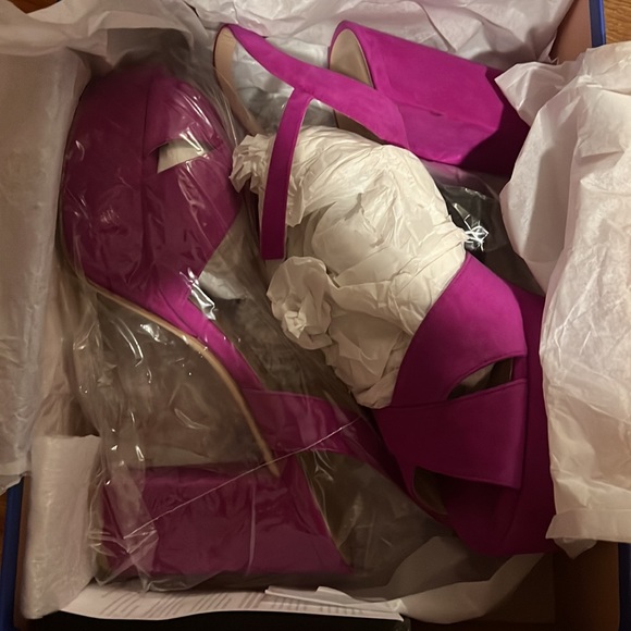 Stuart Weitzman Ivona Heel Raspberry Suede 9.5 - Picture 2 of 9